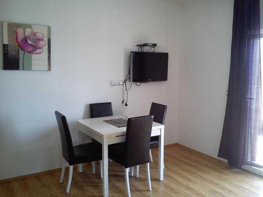 Apartment Jure Примоштен Екстер'єр фото