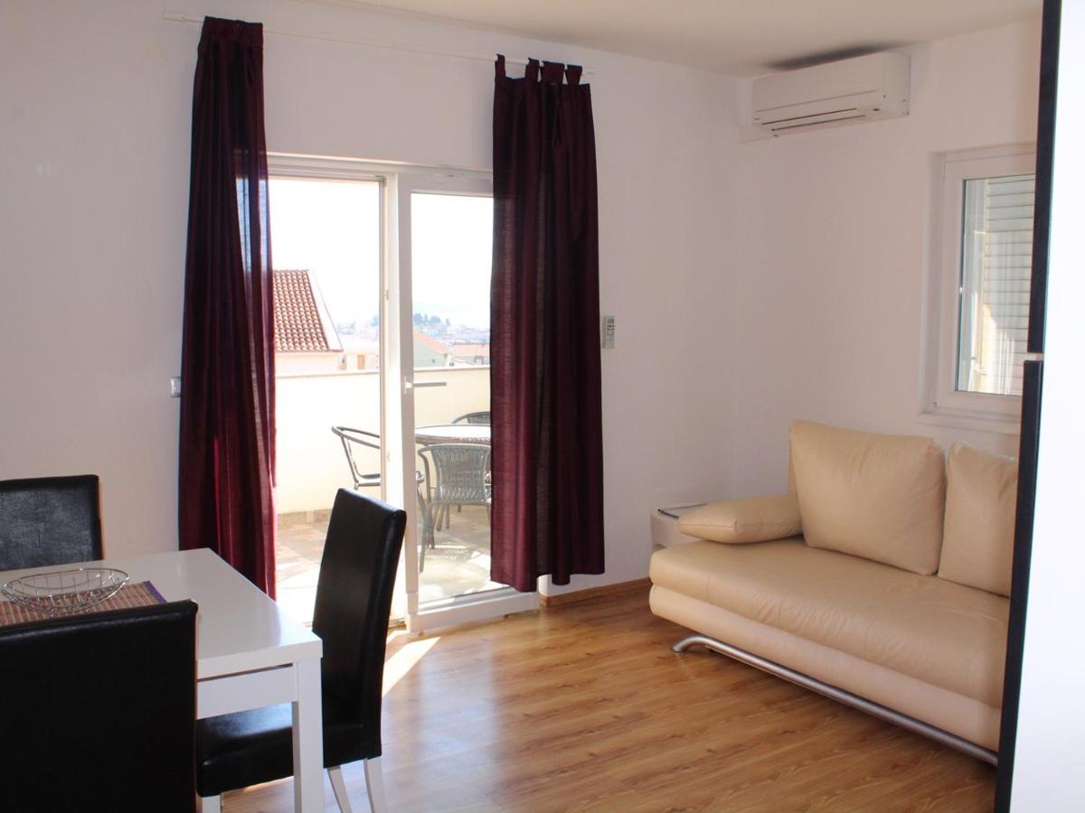 Apartment Jure Примоштен Екстер'єр фото