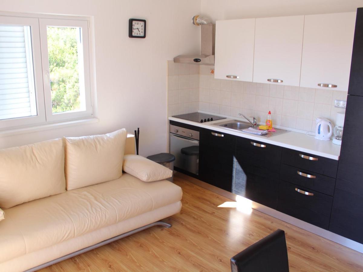 Apartment Jure Примоштен Екстер'єр фото