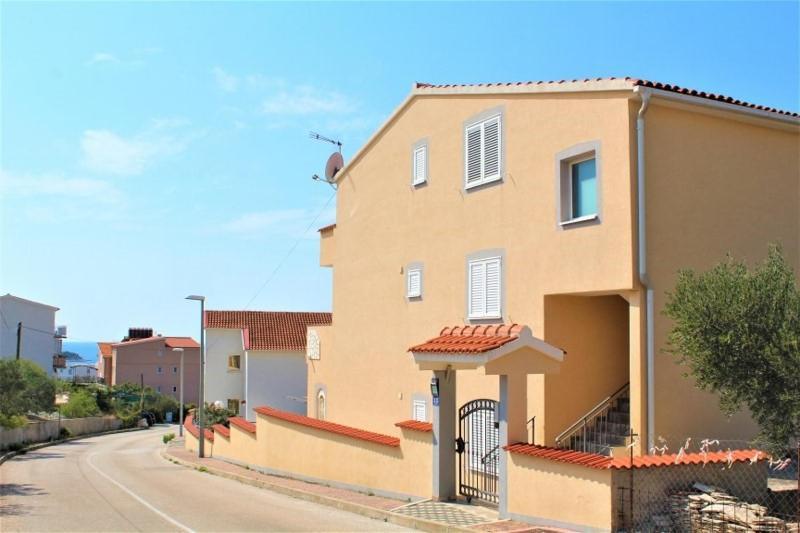 Apartment Jure Примоштен Екстер'єр фото