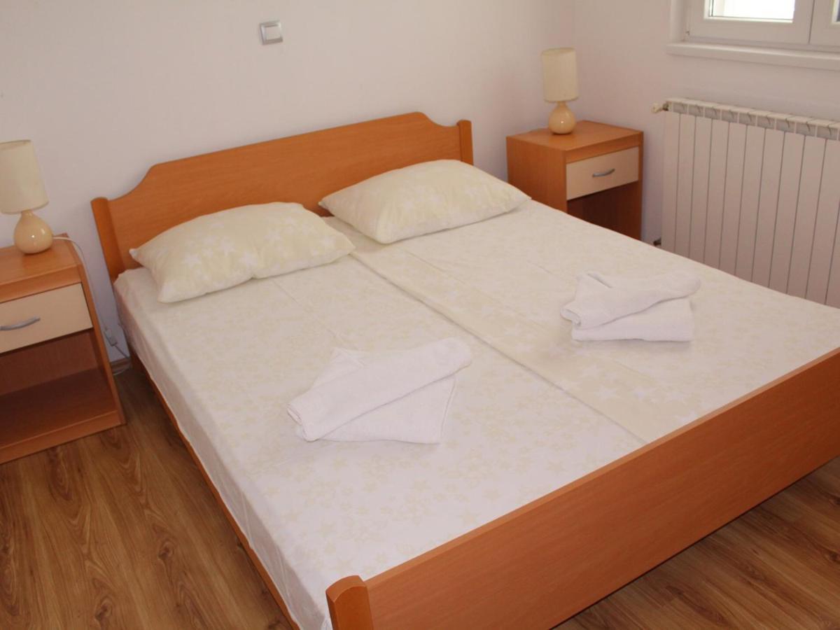 Apartment Jure Примоштен Екстер'єр фото